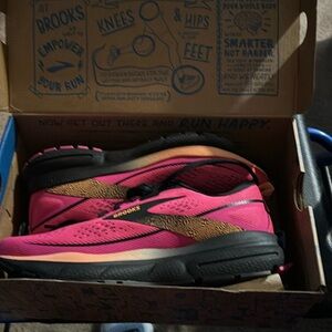 Brand new Brooks Trace 3 shoes!! Only tried on once!